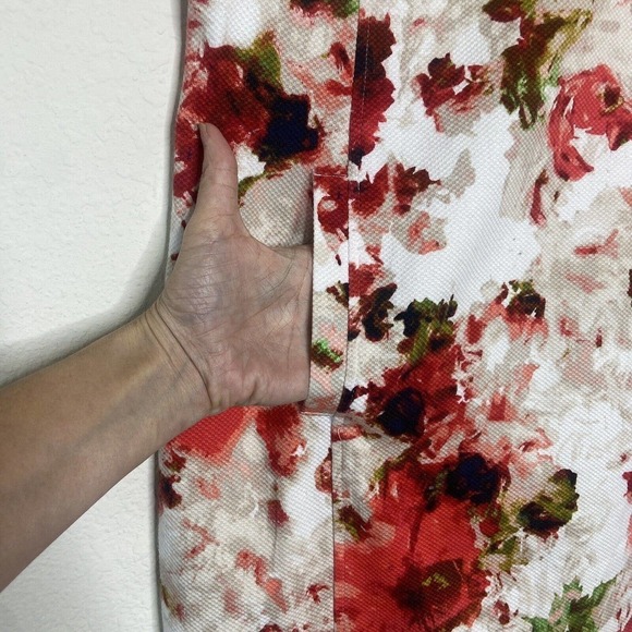 Liz Claiborne Floral Pocketed Cap Sleeve Sheath Dress 4 - Picture 3 of 10